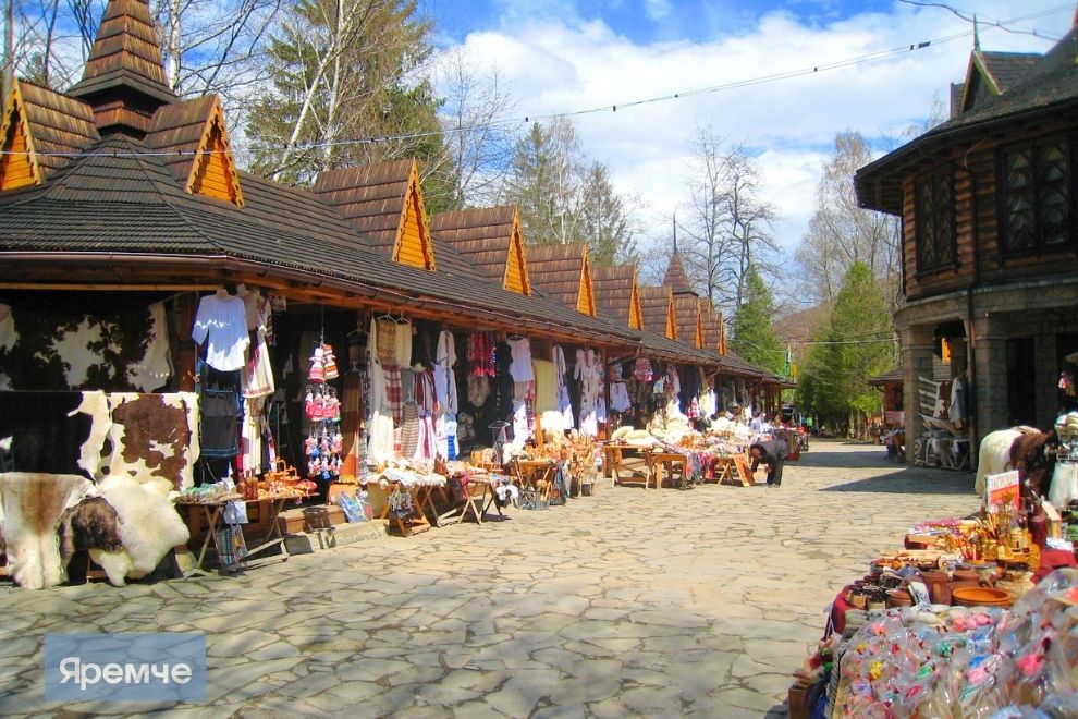 Сувенірний ринок в Яремче